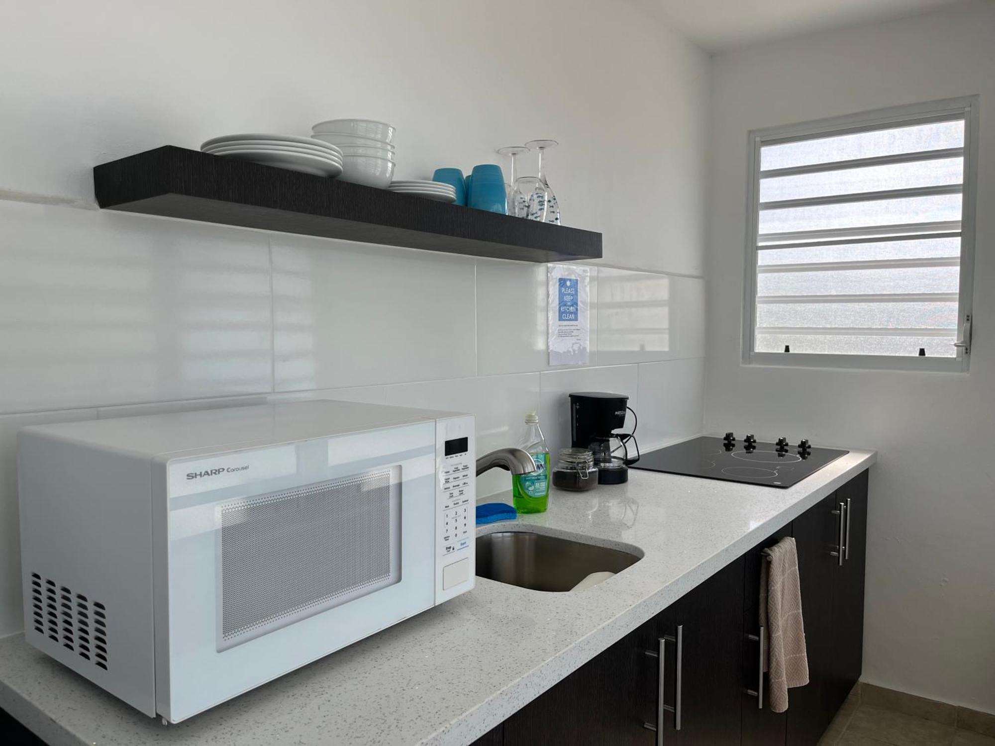The Beach Guesthouse Pinones Δωμάτιο φωτογραφία